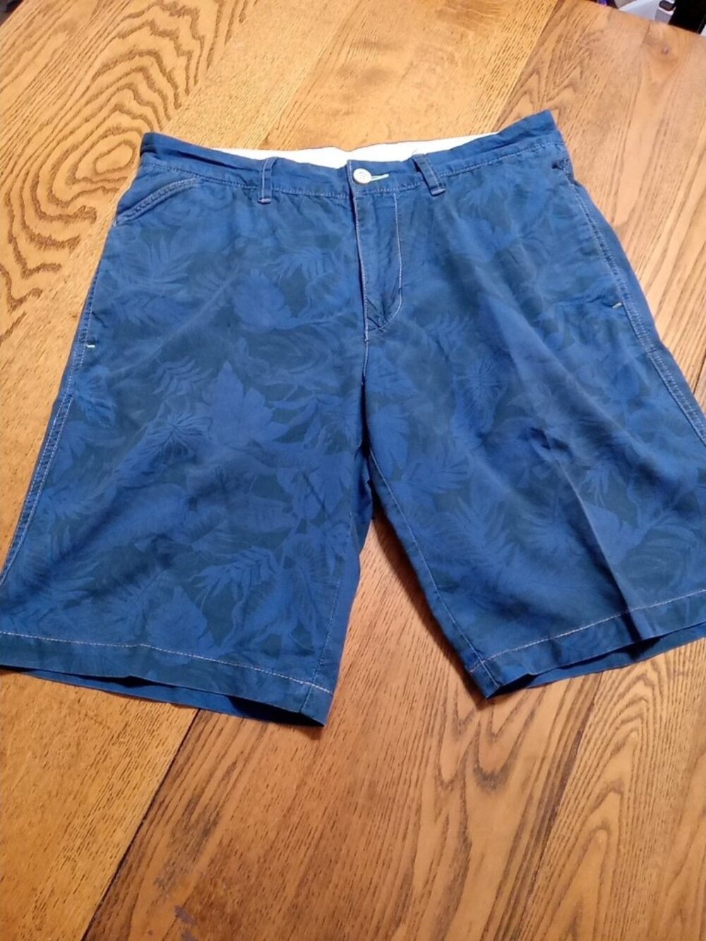 TOMMY BAHAMA Shorts Mens 32 BLACK BLUE Preowned Summer Spring Used Vacation